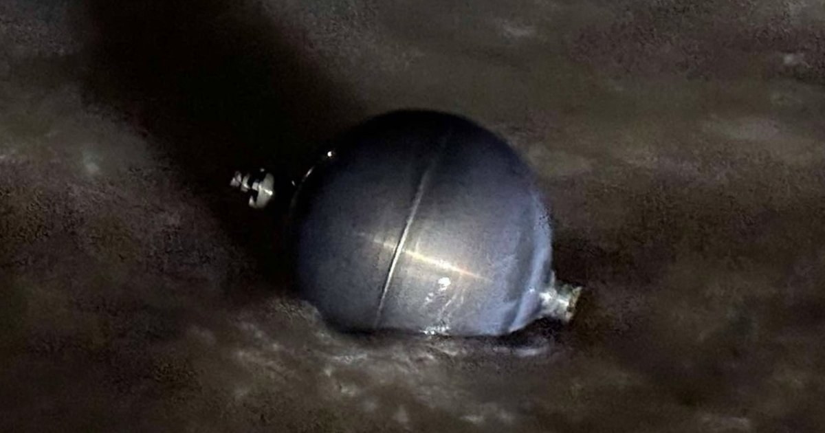 অস্ট্রেলিয়ার সৈকতে ভেসে আসা গোলাকার বস্তু মহাকাশের ধ্বংসাবশেষ হতে পারে