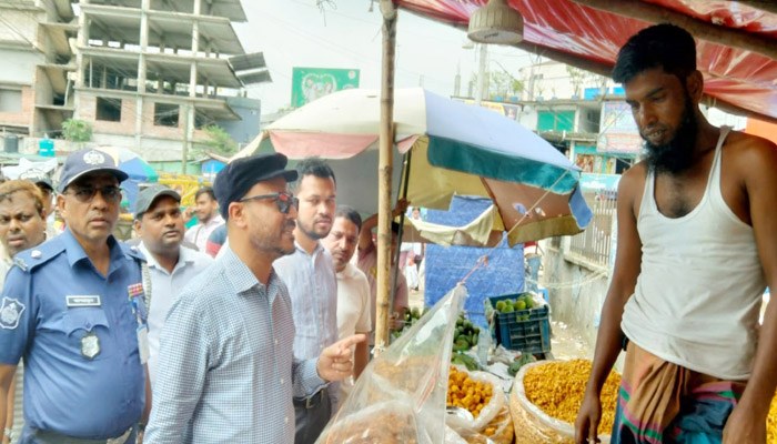 কালীগঞ্জে ফুটপাত ও সড়ক দখলমুক্ত করতে উচ্ছেদ অভিযান পরিচালনা