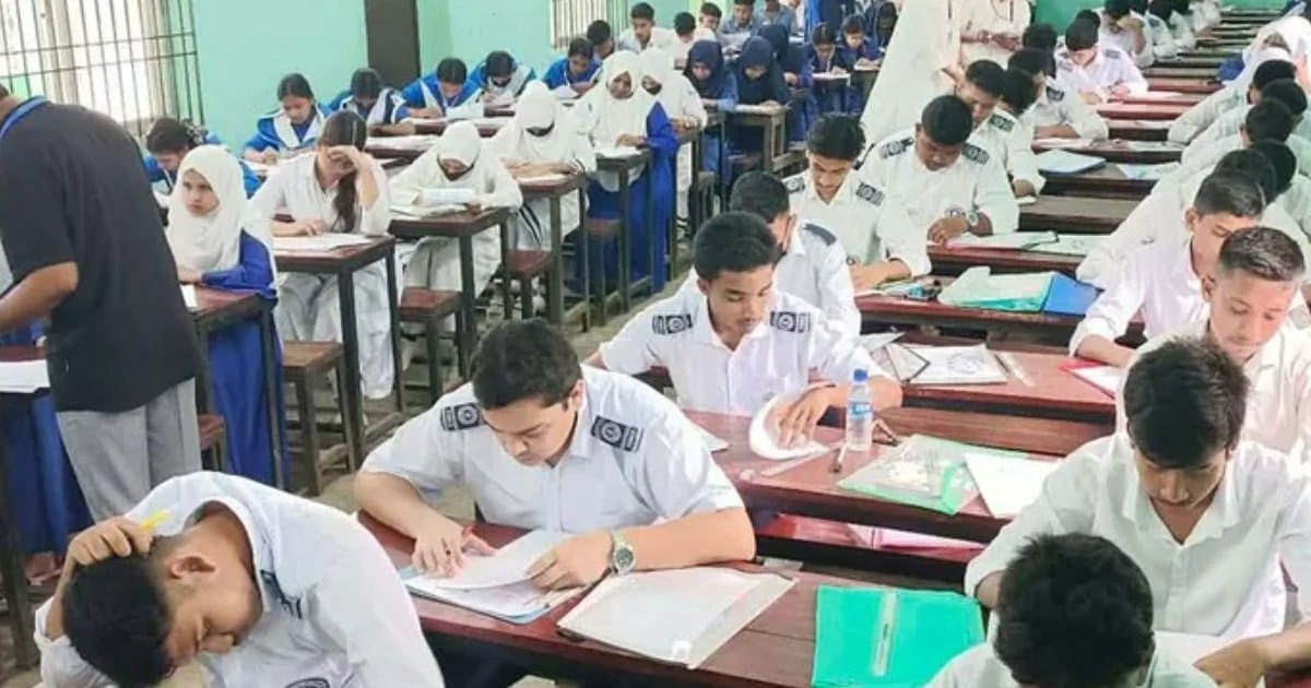 রসায়ন পরীক্ষায় সৃজনশীল প্রশ্নে ভুলের অভিযোগ উঠেছে