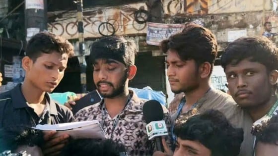 শিক্ষার্থীদের আলটিমেটাম: সন্ধ্যা ৬টার মধ্যে শিক্ষামন্ত্রীর পদত্যাগের দাবি