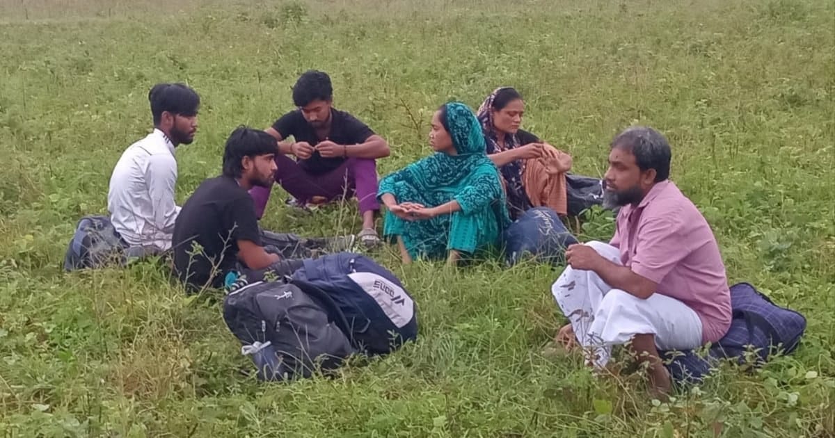 মহেশপুর সীমান্তে ১৪ ঘণ্টা পর ৬ জনকে ফেরত নিল বিএসএফ