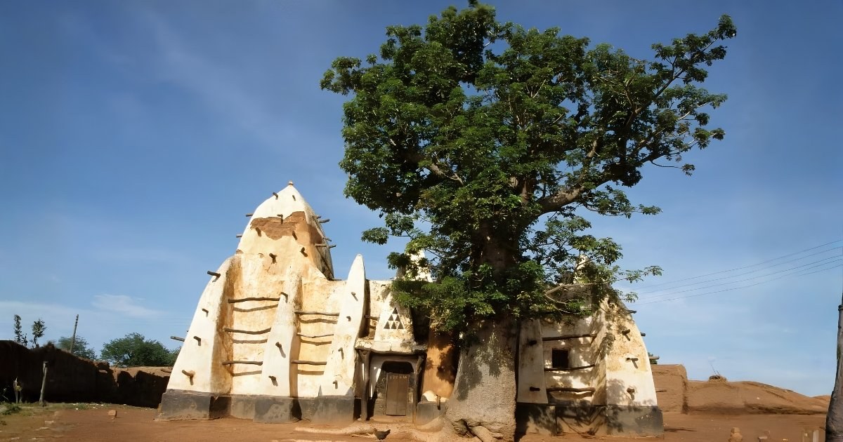 ঘানার লারাবাঙ্গা মসজিদ: আফ্রিকার প্রাচীন ইসলামি স্থাপত্যের নিদর্শন