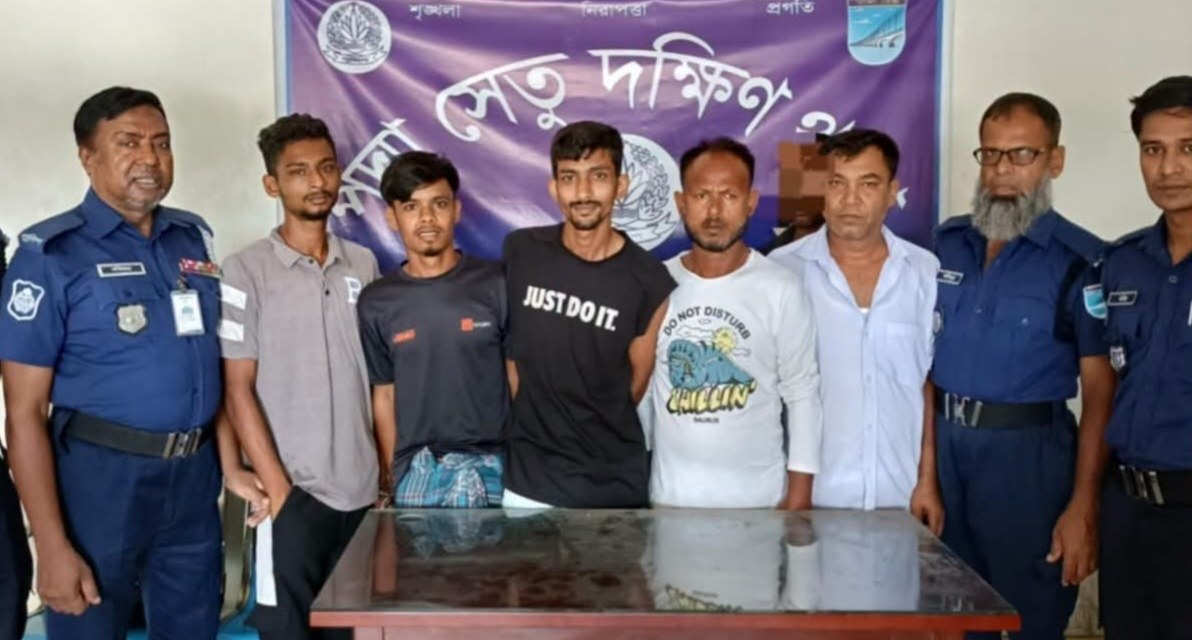 শরীয়তপুরে বাসস্ট্যান্ডে চাঁদাবাজির অভিযোগে ৫ জন গ্রেপ্তার