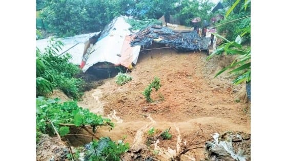 উখিয়ার রোহিঙ্গা ক্যাম্পে পাহাড় ধসে ৫ শিক্ষার্থীর মৃত্যু