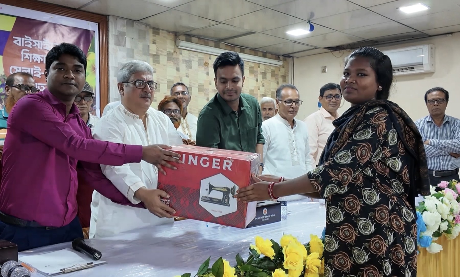 প্রান্তিক জনগণের উন্নয়নে সরকারের সহায়তা বিতরণ রাজশাহীতে