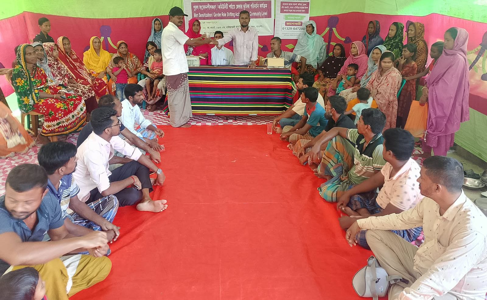 বরগুনায় পুরুষদের সচেতন করতে জাগোনারীর ব্যতিক্রমধর্মী উদ্যোগ
