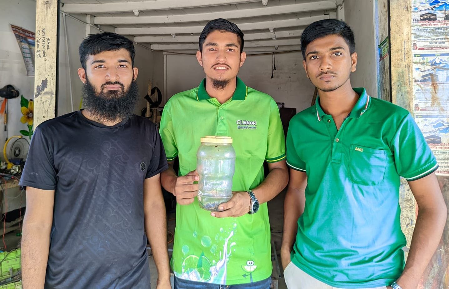আমতলী স্কুল থেকে পদ্মগোখরা সাপের বাচ্চা উদ্ধার