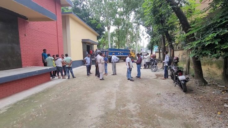 রূপগঞ্জে ১৮ বছর পর ভাঙল খাদ্য বিতরণ সিন্ডিকেট, প্রকৃত উপকারভোগীদের হাতে সরকারি সহায়তা