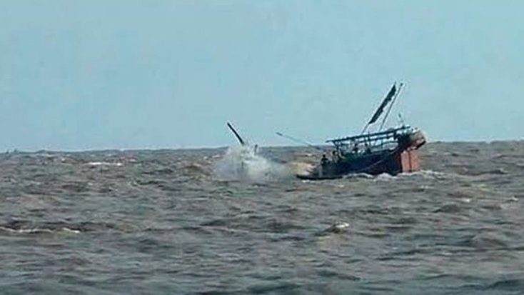 বঙ্গোপসাগরে ট্রলারডুবি, ৬ জেলে নিখোঁজ