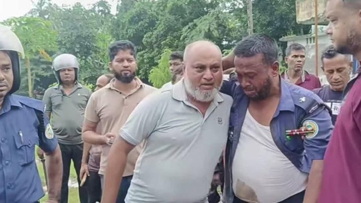 বরিশালে থানায় হামলা, আহত ১২ জন
