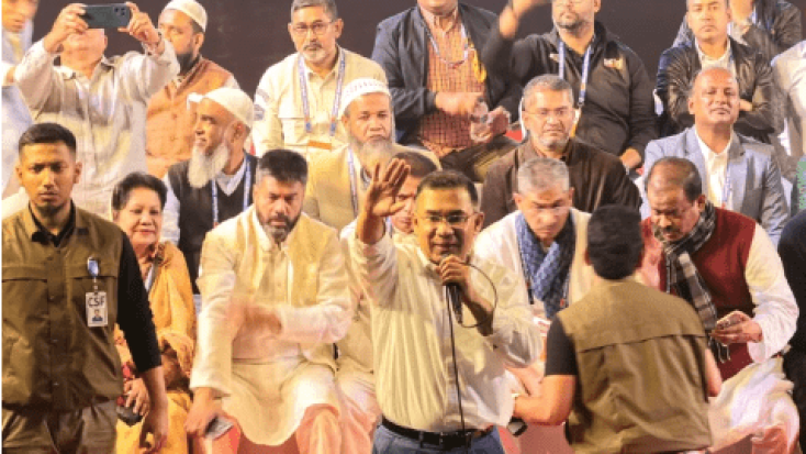 রোববার বিকেলে ফেনী পাইলট স্কুল মাঠে এক নির্বাচনী সমাবেশে বিএনপি চেয়ারম্যান তারেক রহমান কথা বলেন। ছবি: বাসস