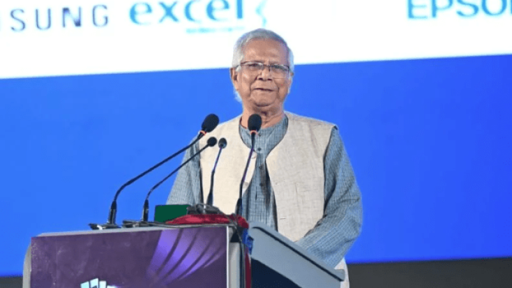 বুধবার রাজধানীর বাংলাদেশ-চীন মৈত্রী সম্মেলন কেন্দ্রে ‘ডিজিটাল ডিভাইস অ্যান্ড ইনোভেশন এক্সপো’র উদ্বোধনী অনুষ্ঠানে বক্তব্য দেন প্রধান উপদেষ্টা। ছবি : সিএ প্রেস উইং