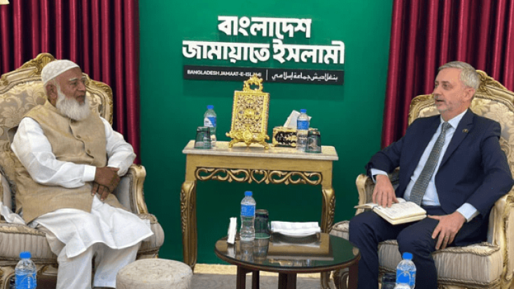 বাংলাদেশ জামায়াতে ইসলামীর আমির ডা. শফিকুর রহমানের সঙ্গে সৌজন্য সাক্ষাৎ করেছেন বাংলাদেশে নিযুক্ত ইউরোপীয় ইউনিয়নের (ইইউ) রাষ্ট্রদূত মাইকেল মিলার। ছবি : সংগৃহীত