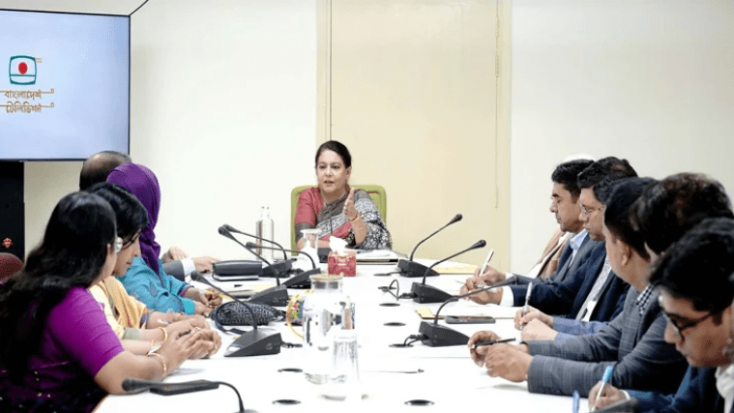 তথ্য ও সম্প্রচার উপদেষ্টা সৈয়দা রিজওয়ানা হাসান রোববার রামপুরায় বাংলাদেশ টেলিভিশন পরিদর্শনে গিয়ে কর্মকর্তাদের সাথে মতবিনিময় করেন। ছবি : পিআইডি