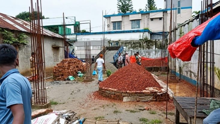ভালুকায় অনুমোদন ছাড়াই পাঁচতলা ভবন নির্মাণের অভিযোগ, কাজ বন্ধের নির্দেশ