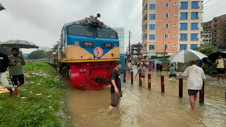 পানি না নামা পর্যন্ত চট্টগ্রাম-কক্সবাজার রেল চলাচল বন্ধ থাকবে