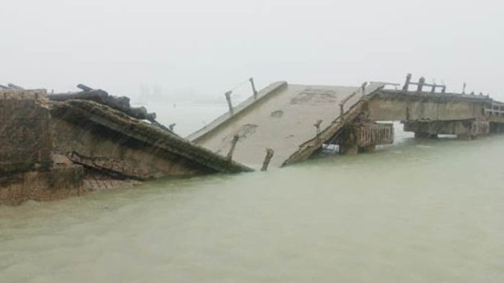 কুতুবদিয়ায় টানা বর্ষণে ধসে গেল পুরোনো সেতু
