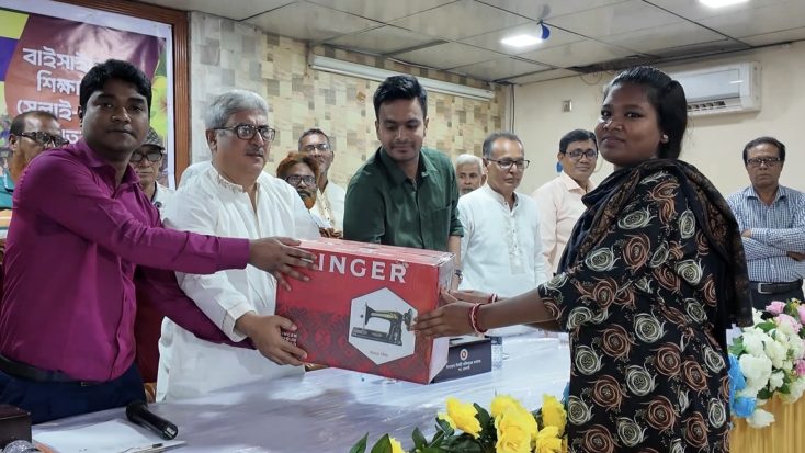 প্রান্তিক জনগণের উন্নয়নে সরকারের সহায়তা বিতরণ রাজশাহীতে