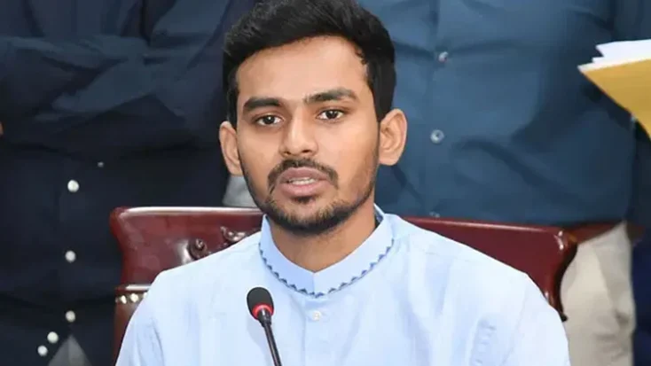 স্থানীয় সরকার, পল্লী উন্নয়ন ও সমবায় এবং যুব ও ক্রীড়া উপদেষ্টা আসিফ মাহমুদ সজীব ভূঁইয়া। ফাইল ছবি