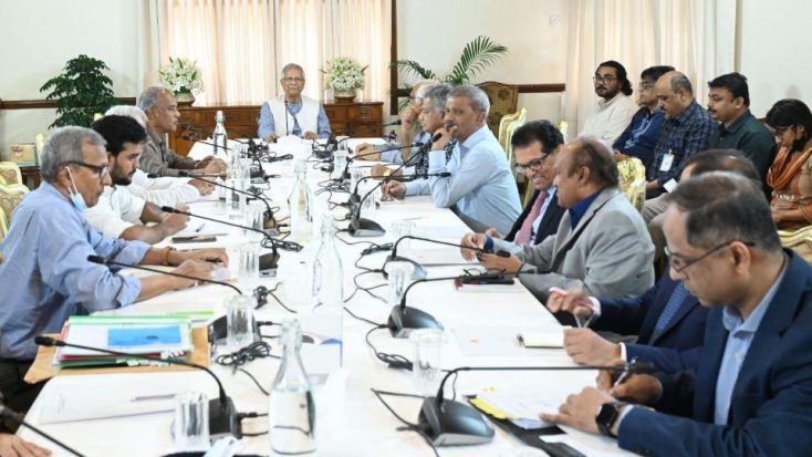 রোববার যমুনায় প্রধান উপদেষ্টার সভাপতিত্বে উচ্চপর্যায়ের বৈঠক। ছবি : পিআইডি