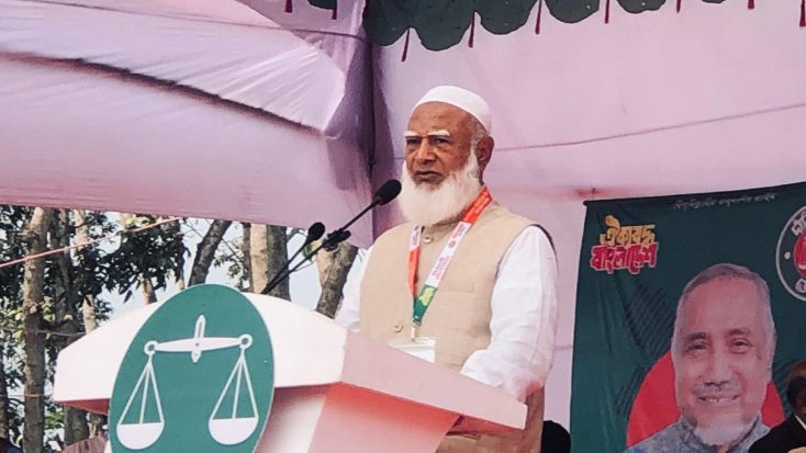 জামায়াতে ইসলামীর আমির ডা. শফিকুর রহমান শনিবার চৌদ্দগ্রাম পাইলট হাইস্কুল মাঠে ১১ দলীয় নির্বাচনী ঐক্যের জনসভায় প্রধান অতিথির বক্তব্য দেন। ছবি : বাসস