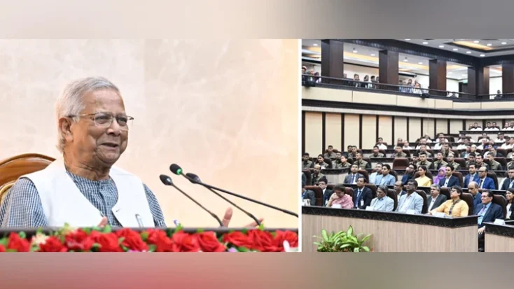 প্রধান উপদেষ্টা প্রফেসর মুহাম্মদ ইউনূস আজ তাঁর কার্যালয়ের কর্মকর্তা-কর্মচারীদের উদ্দেশ্যে বিদায়ী ভাষণ দিয়েছেন। ছবি: প্রধান উপদেষ্টার প্রেস উইং