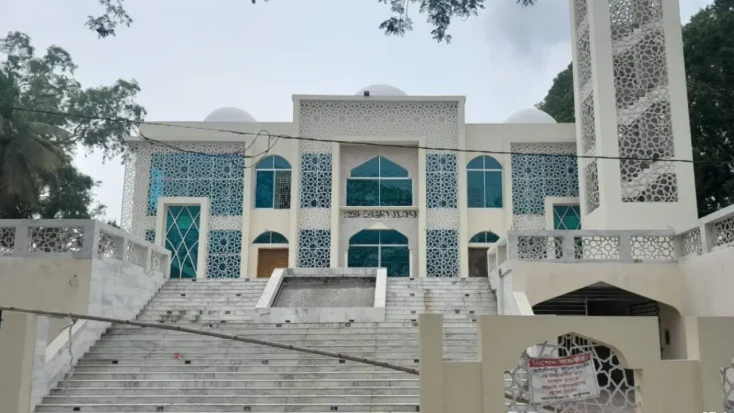 কোটালীপাড়া মডেল মসজিদে উদ্বোধনের আগেই ফাটল, প্রশ্নে নির্মাণের মান