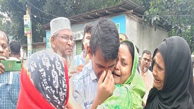 জ্ঞান ফিরলে দেখি আমার হাতে হ্যান্ডকাপ