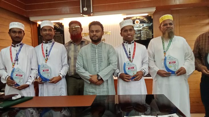 শিক্ষক শিক্ষার্থীদের সংবর্ধনা